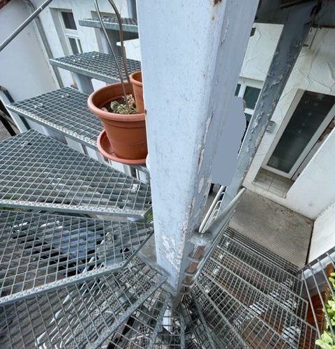 Ausschnitt der Treppenanlage zu den Wohnungen