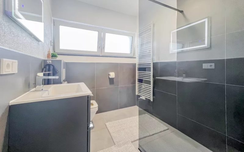 zweites Badezimmer im OG