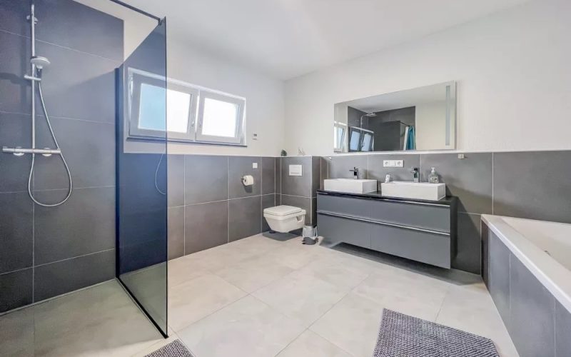 Badezimmer I im OG