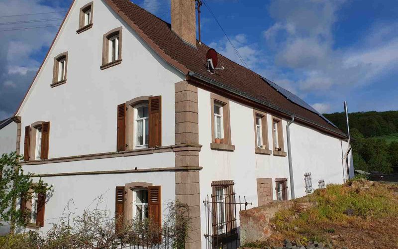 Seitenansicht der Liegenschaft