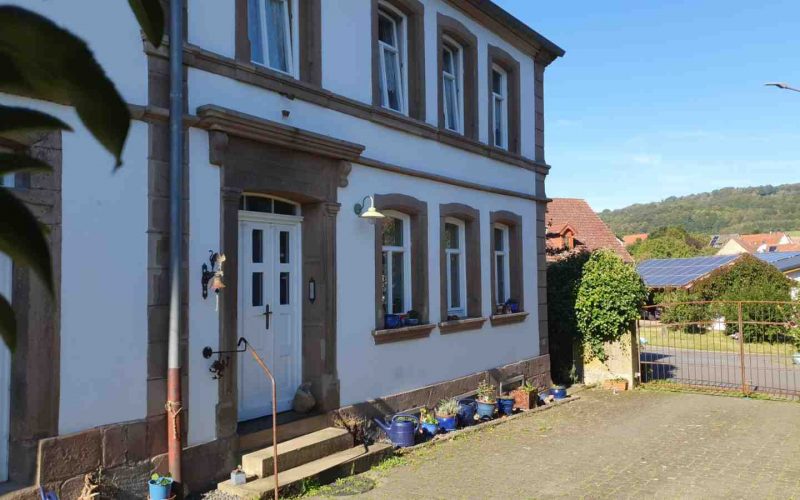 Hofseite mit Eingangsbereich zu Ihrem neuen Zuhause