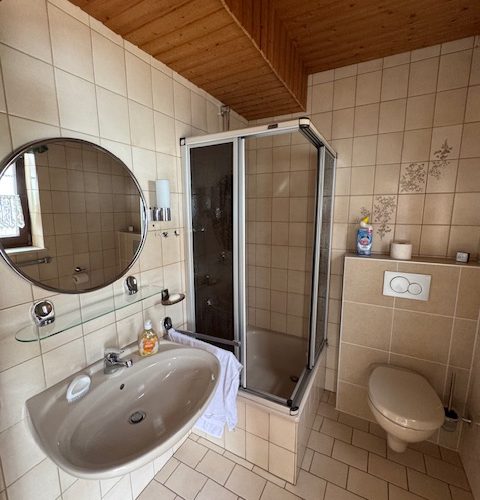 Duschbadezimmer im EG