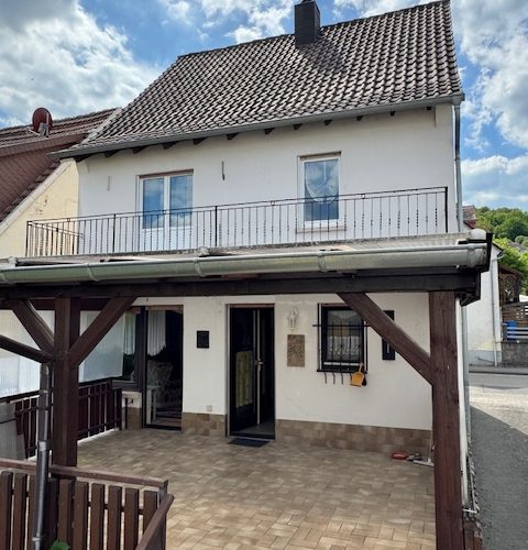 Rückseite mit Blick zur Terrasse