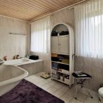 Badezimmer im DG möblierten Zustand