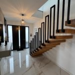 Blick von der Diele zum Hauseingangsbereich