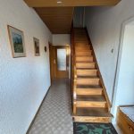 Hauseingangsbereich mit Treppenhaus
