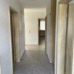 Blick von der Haustür zum Flur im DG