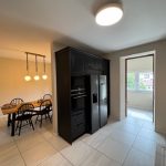 Blick von der Küche zum Esszimmer