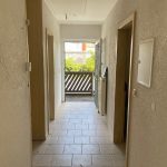 Blick im Flur im DG zur Haustür