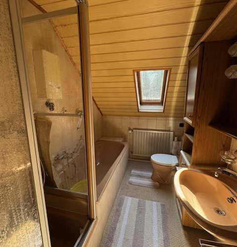 Badezimmer im DG