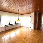 Esszimmer mit Zugang zur Terrasse