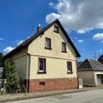 Ansicht aus westlicher Richtung mit seitlichem Nebengebäude