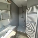 Duschbadezimmer im DG