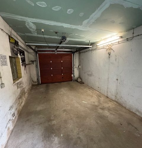 großzügige Garage
