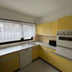 Küche mit altersgemäßer Einbauküche