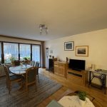 Wohnzimmer mit Panoramfenstern