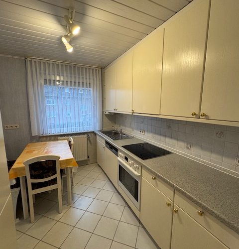 Küche mit EBK im OG