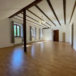 Wohnzimmer mit Studiocharakter im DG