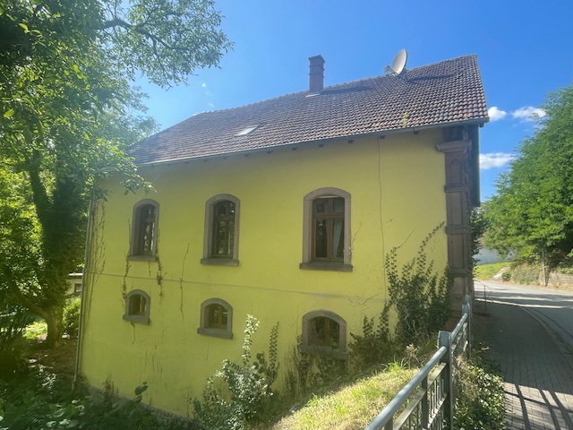 Seitenansicht der Liegenschaft