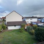 Blick vom Balkon in den Garten