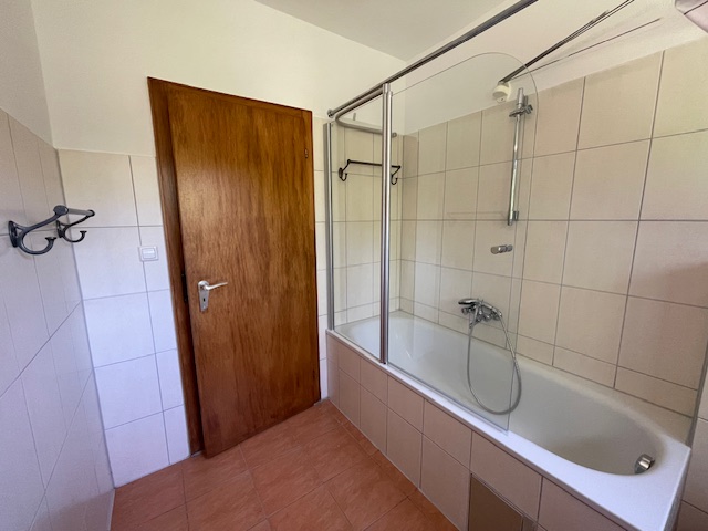 Badezimmer II im DG