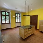 großzügige Essküche mit Kochinsel