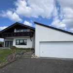 Wohnhaus mit Garage