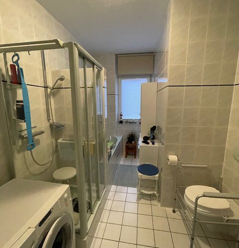 30 Badezimmer in der Wohnung im EG