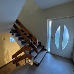 Hauseingangsbereich mit Treppenhaus