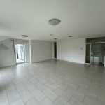 Wohnzimmer mit Blick zum Balkon