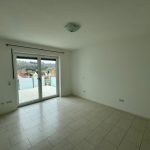 Schlafzimmer mit Zugang zum Balkon