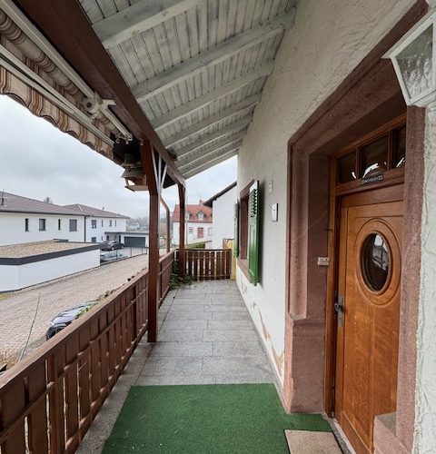 Veranda mit Blick zur Hautür