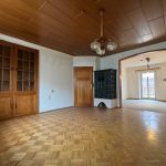 Wohnzimmer mit Blick zum Esszimmer