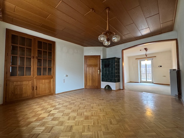 Wohnzimmer mit Blick zum Esszimmer