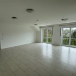 Lichtdurchflutetes Wohnzimmer