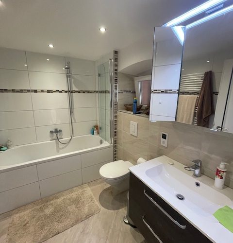 weiteres Badezimmer, hier im KG