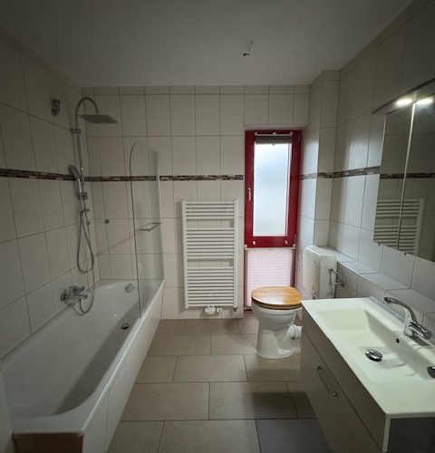 Badezimmer mit Tageslicht