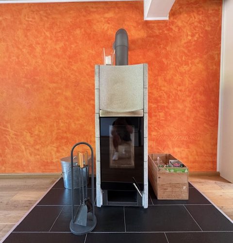 und ein Kaminofen ist auch vorhanden