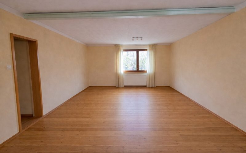 10 Blick vom Wohn- in den Essbereich