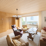 Wohnzimmer mit Blick zum Eszzimmer und Terrasse