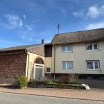 Straßenansicht der Liegenschaft