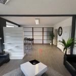 4 Empfangs- oder Büroraum