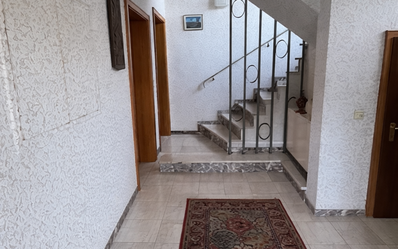 Diele im UG mit Blick zum Treppenhaus