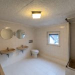 Badezimmer im DG