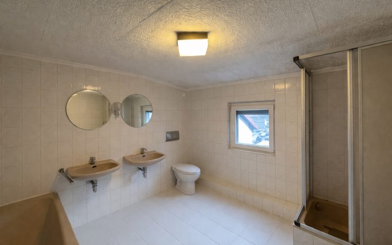 Badezimmer im DG