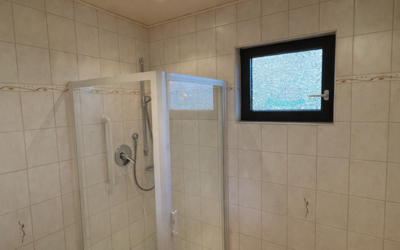 15 Duschbadezimmer in 2010 modernisiert