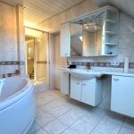 Badezimmer im DG