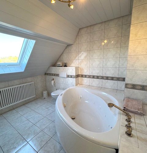 Badezimmer im DG