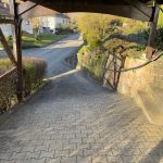 32 Blick vom Carport zur Straße