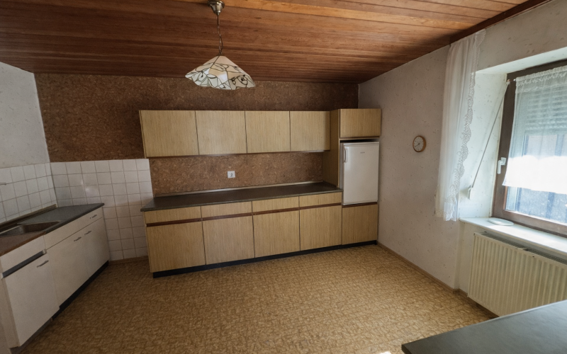 12 Küche vom Esszimmer aus gesehen